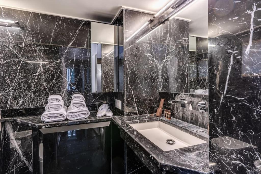 Domus Mondrian Luxury House Apartment โรม ภายนอก รูปภาพ